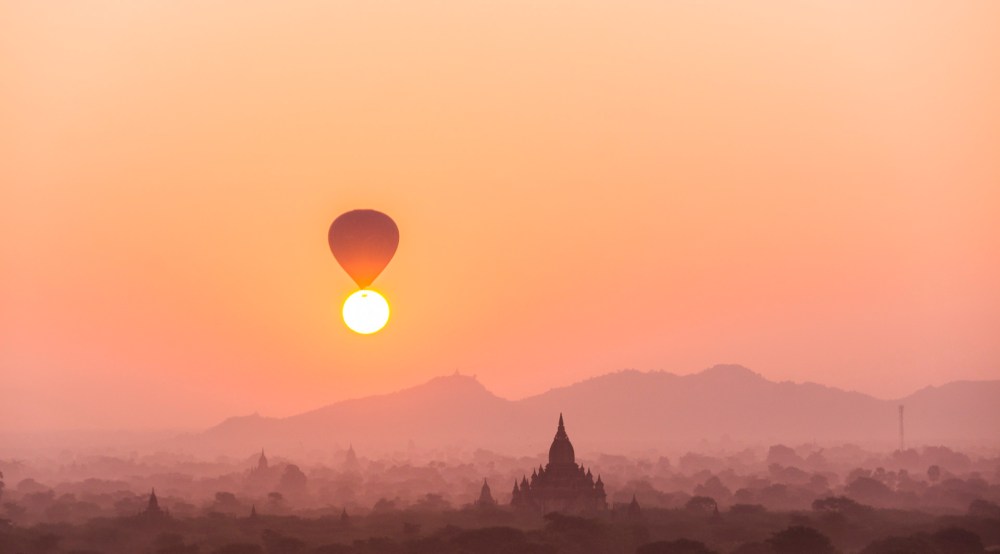 Saffron_sunrise_Bagan